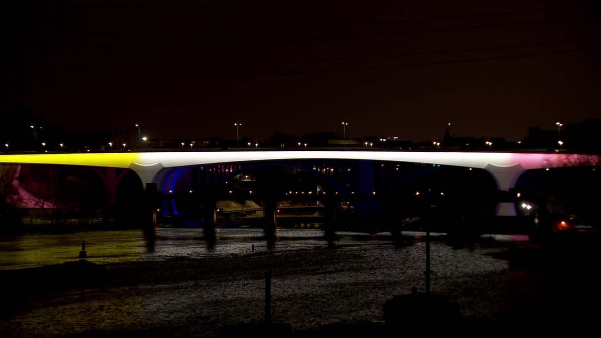 Minneapolis I-35W Bridge lit up in show of support for Baltimore